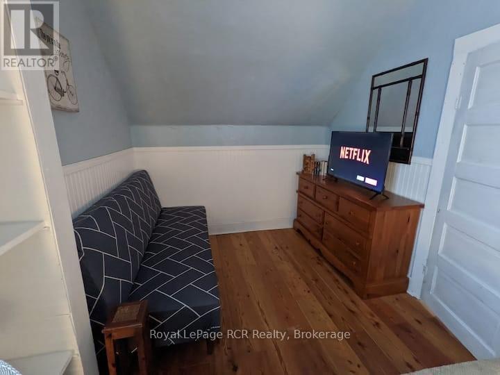 












42 BAY STREET S

,
Northern Bruce Peninsula,




Ontario
N0H2R0

