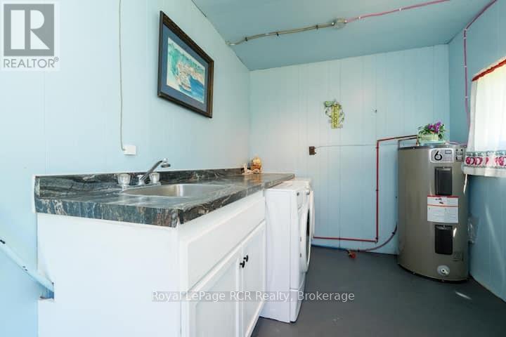 












42 BAY STREET S

,
Northern Bruce Peninsula,




Ontario
N0H2R0

