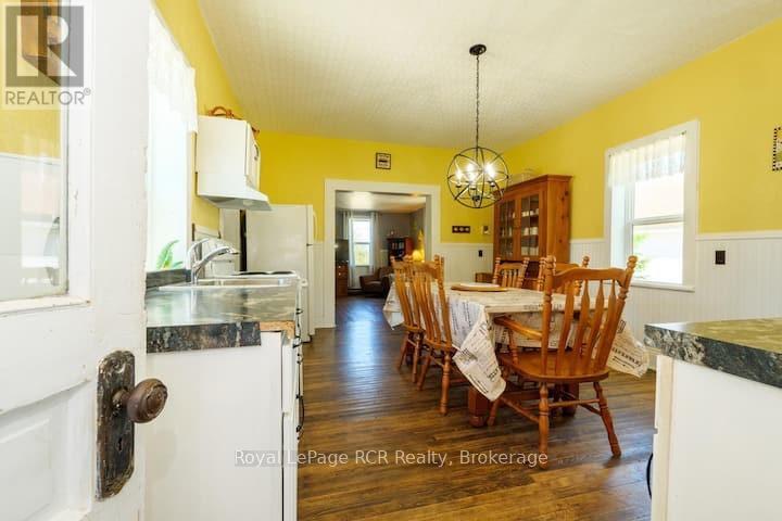












42 BAY STREET S

,
Northern Bruce Peninsula,




Ontario
N0H2R0

