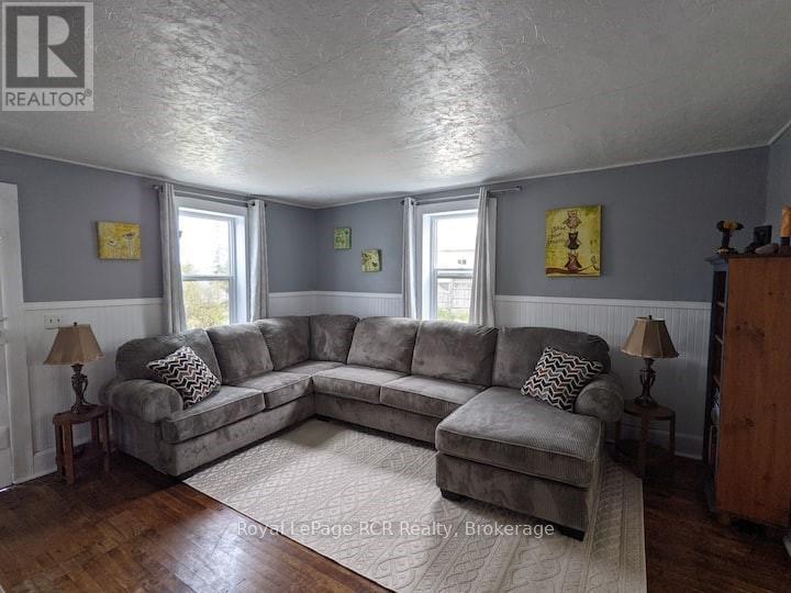 












42 BAY STREET S

,
Northern Bruce Peninsula,




Ontario
N0H2R0

