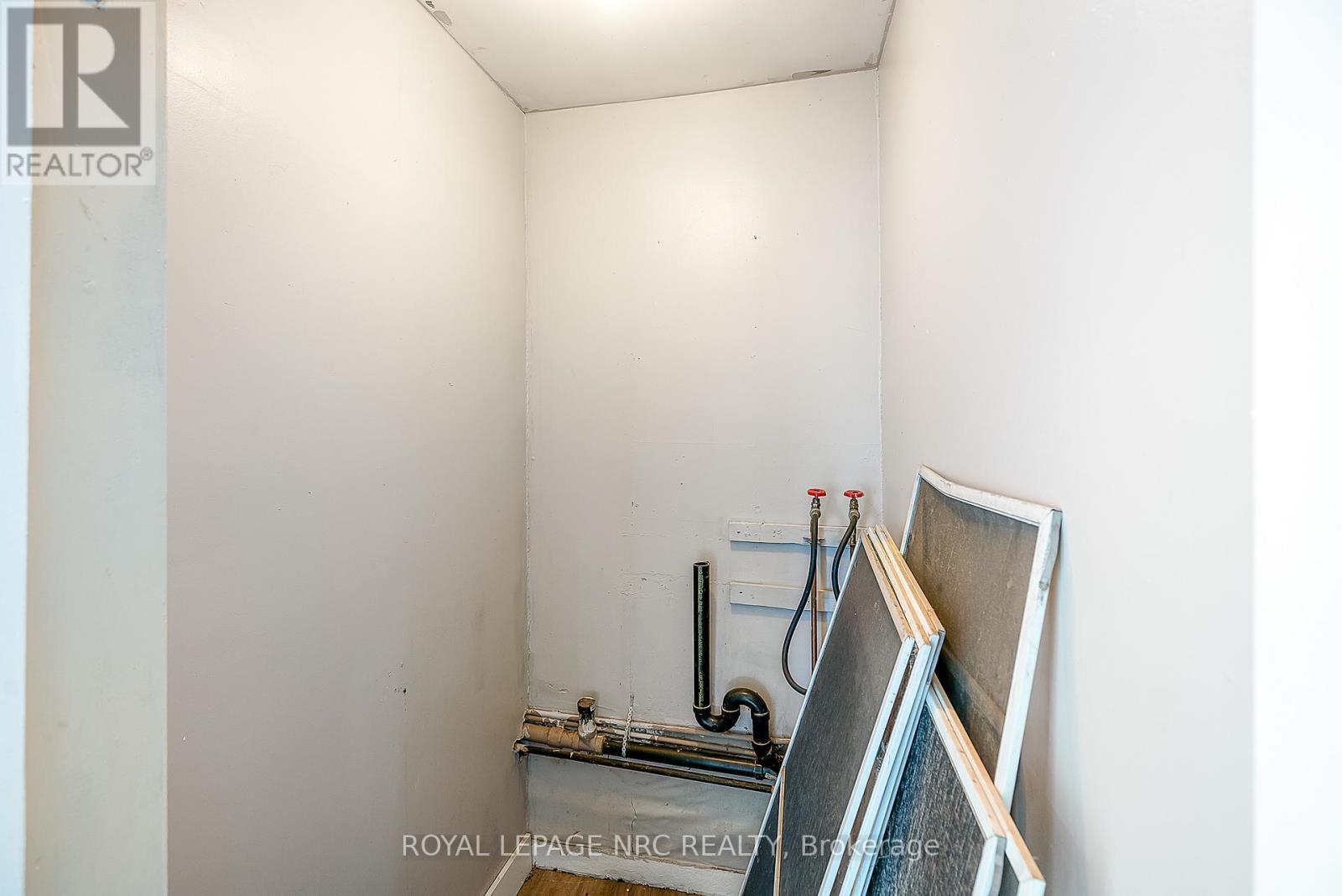 












396 MAIN STREET W

,
Port Colborne (Main Street),




Ontario
L3K3W1

