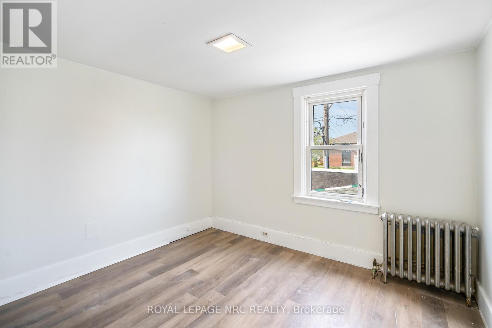 












396 MAIN STREET W

,
Port Colborne (Main Street),




Ontario
L3K3W1

