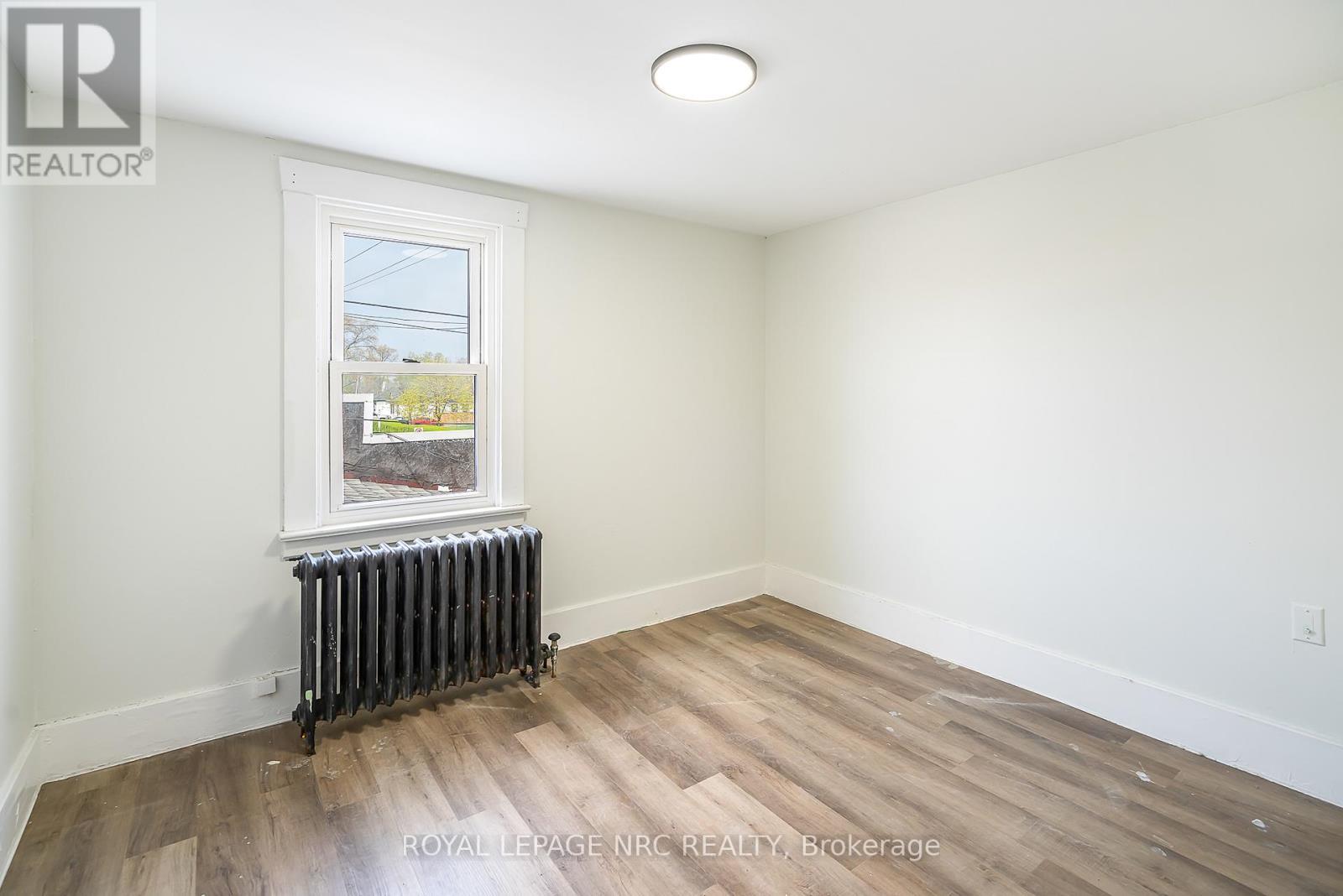 












396 MAIN STREET W

,
Port Colborne (Main Street),




Ontario
L3K3W1

