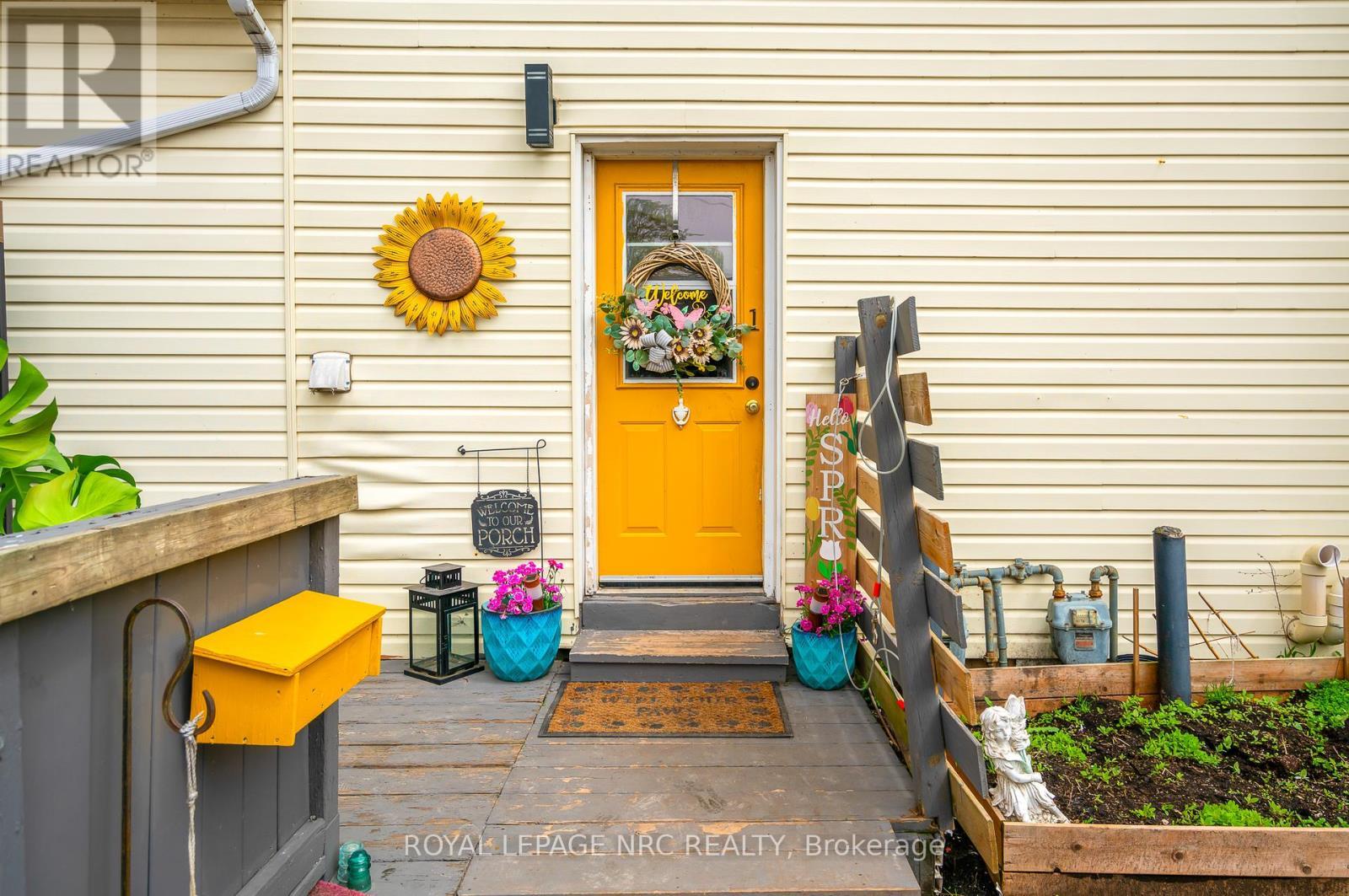 












396 MAIN STREET W

,
Port Colborne (Main Street),




Ontario
L3K3W1

