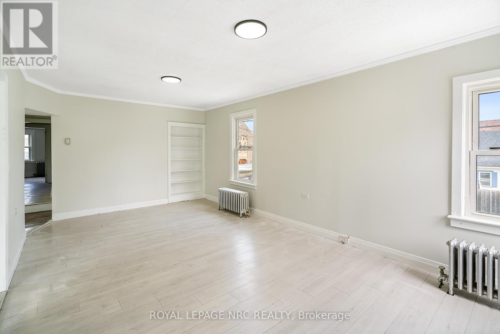 












396 MAIN STREET W

,
Port Colborne (Main Street),




Ontario
L3K3W1

