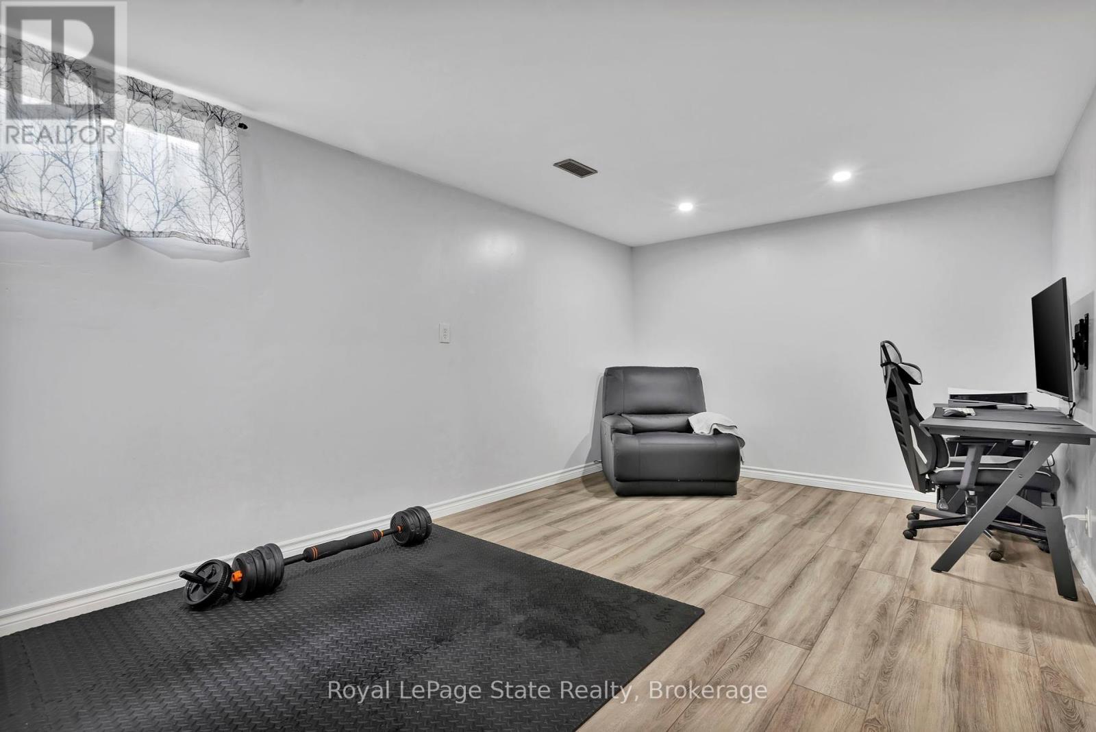 












60 - 11 HARRISFORD STREET

,
Hamilton (Red Hill),




Ontario
L8K6L7

