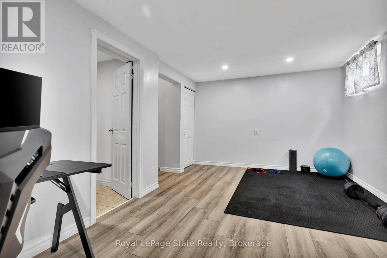 












60 - 11 HARRISFORD STREET

,
Hamilton (Red Hill),




Ontario
L8K6L7

