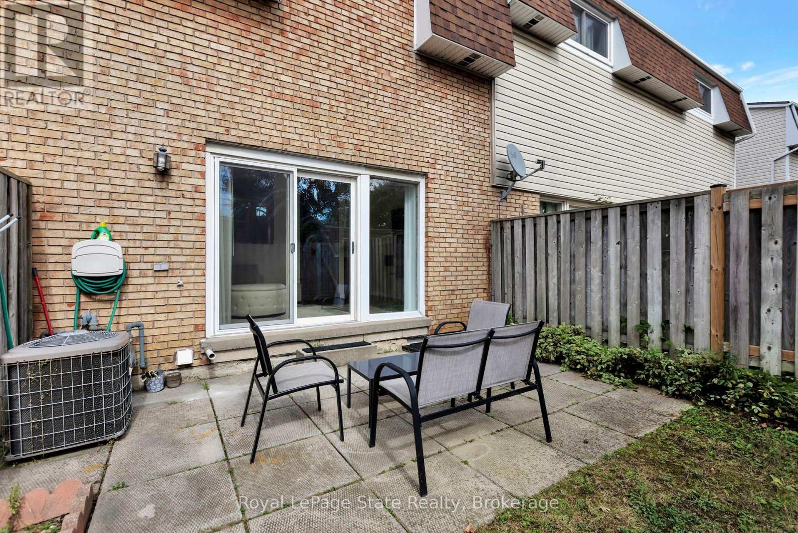 












60 - 11 HARRISFORD STREET

,
Hamilton (Red Hill),




Ontario
L8K6L7

