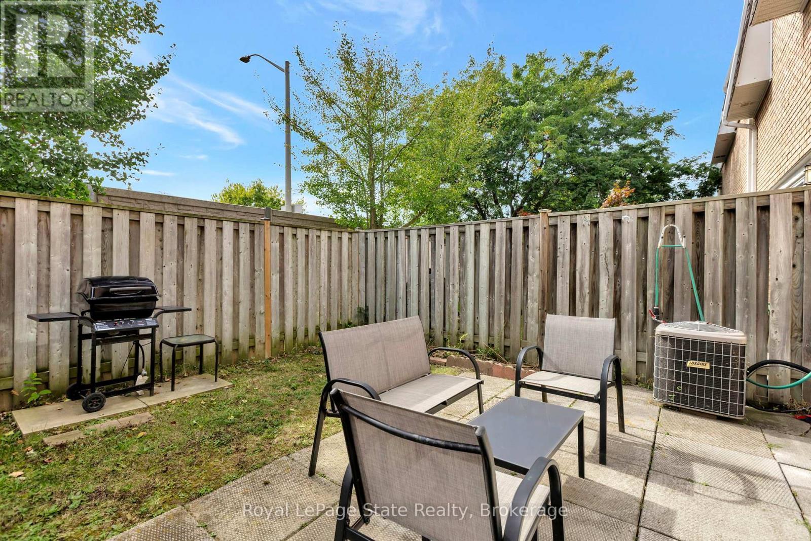 












60 - 11 HARRISFORD STREET

,
Hamilton (Red Hill),




Ontario
L8K6L7

