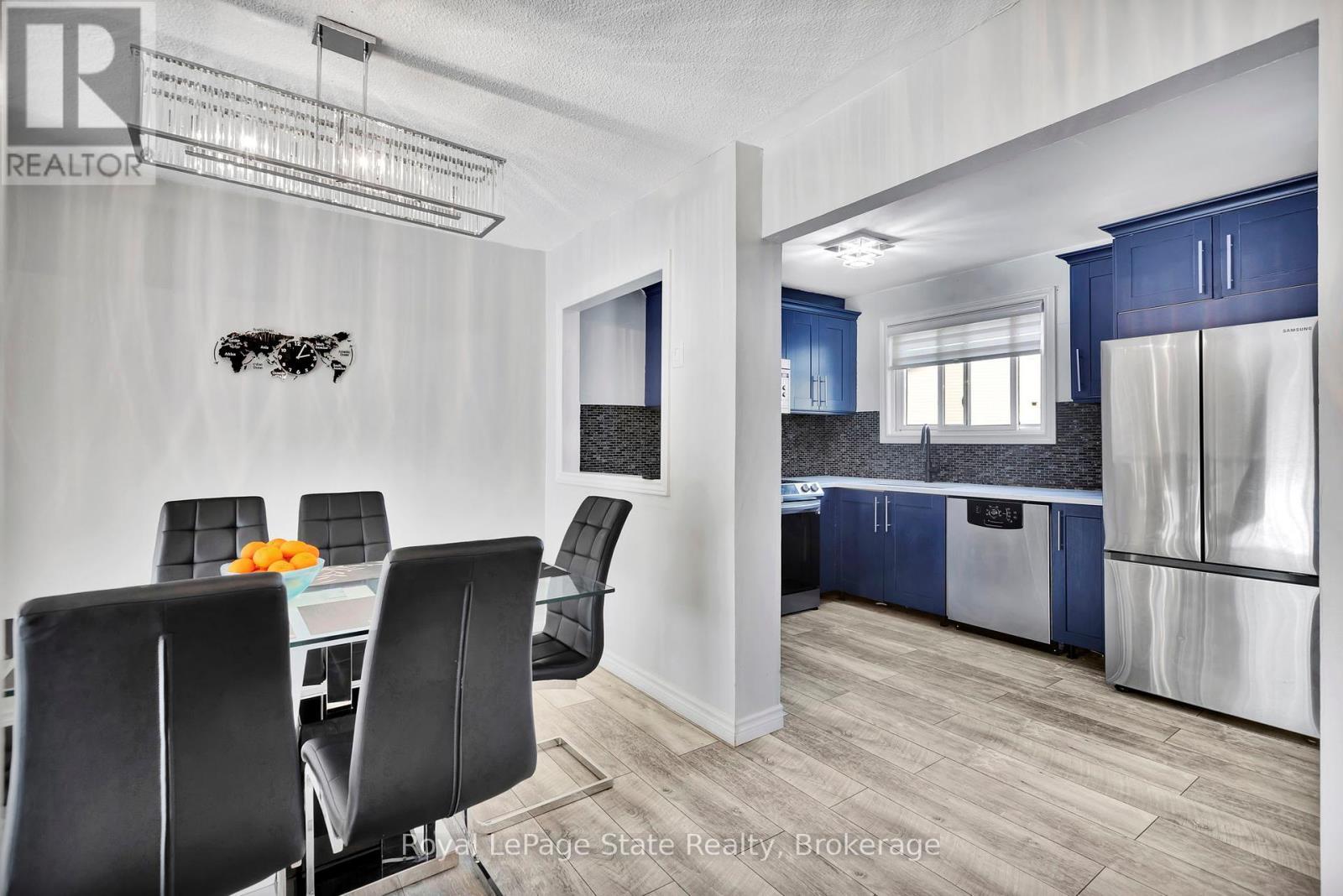 












60 - 11 HARRISFORD STREET

,
Hamilton (Red Hill),




Ontario
L8K6L7

