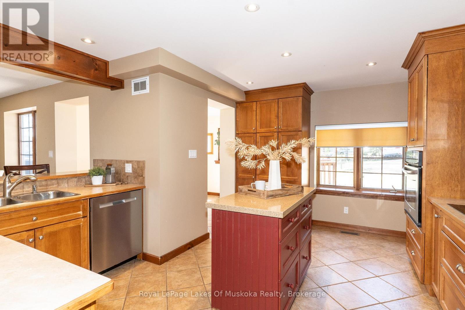 












1128 KAWAGAMA LAKE ROAD

,
Algonquin Highlands (Sherborne),




Ontario
P0A1E0

