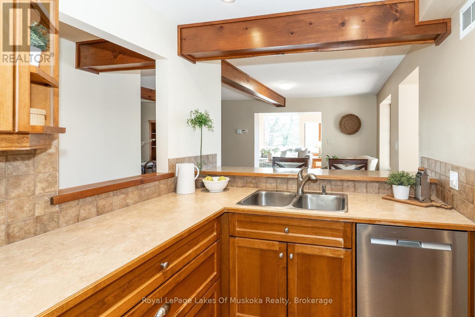 












1128 KAWAGAMA LAKE ROAD

,
Algonquin Highlands (Sherborne),




Ontario
P0A1E0

