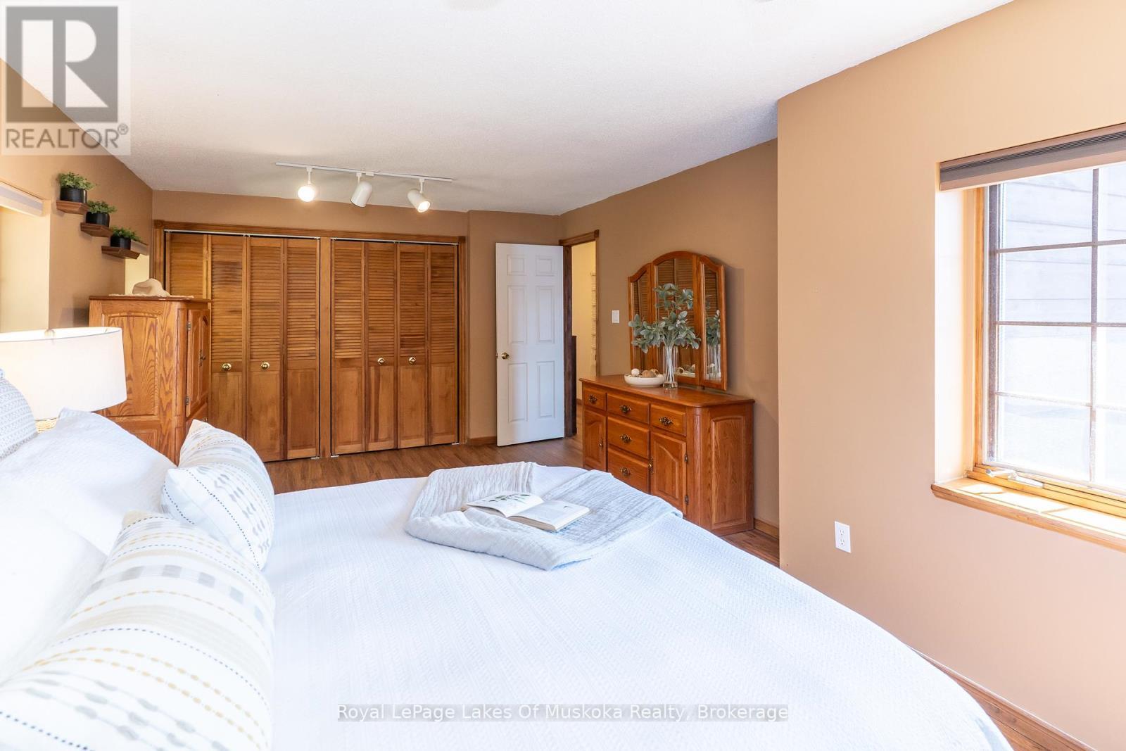 












1128 KAWAGAMA LAKE ROAD

,
Algonquin Highlands (Sherborne),




Ontario
P0A1E0

