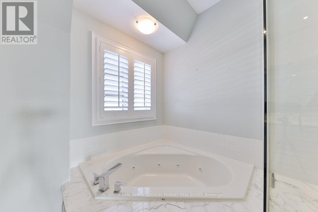 












10 - 2160 TRAFALGAR ROAD W

,
Oakville,




Ontario
L6H7H2

