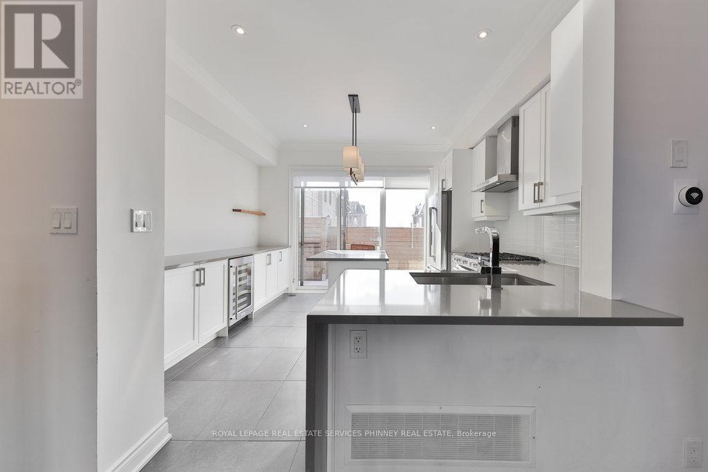 












10 - 2160 TRAFALGAR ROAD W

,
Oakville,




Ontario
L6H7H2


