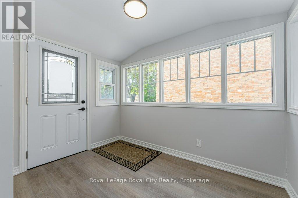 












164 SUFFOLK STREET W

,
Guelph (Downtown),




Ontario
N1H2J8

