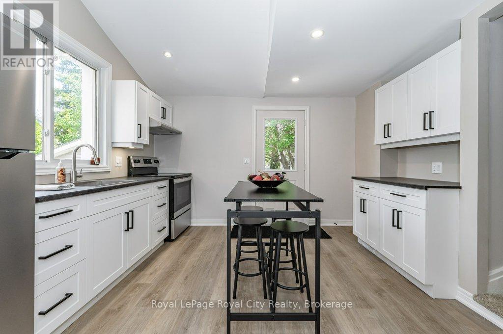 












164 SUFFOLK STREET W

,
Guelph (Downtown),




Ontario
N1H2J8

