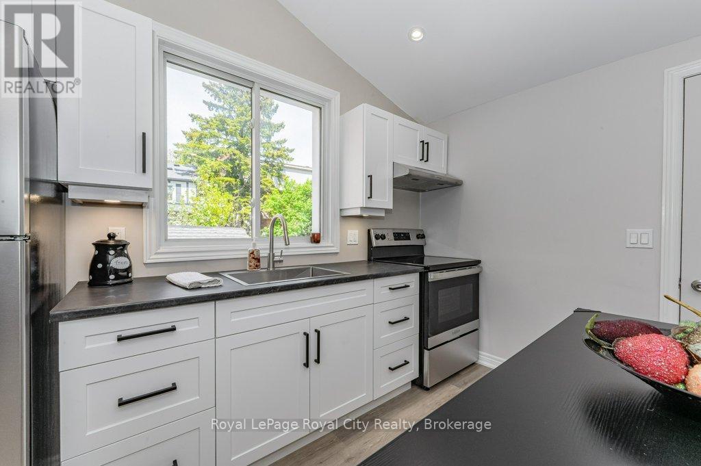 












164 SUFFOLK STREET W

,
Guelph (Downtown),




Ontario
N1H2J8

