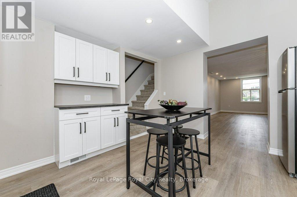 












164 SUFFOLK STREET W

,
Guelph (Downtown),




Ontario
N1H2J8

