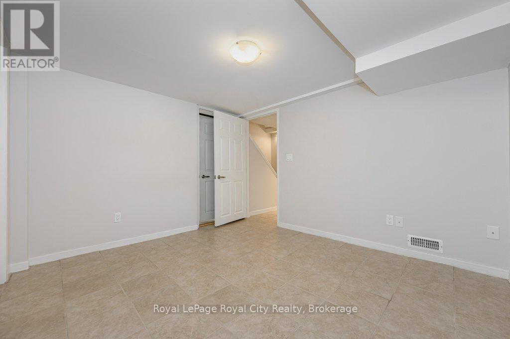 












164 SUFFOLK STREET W

,
Guelph (Downtown),




Ontario
N1H2J8

