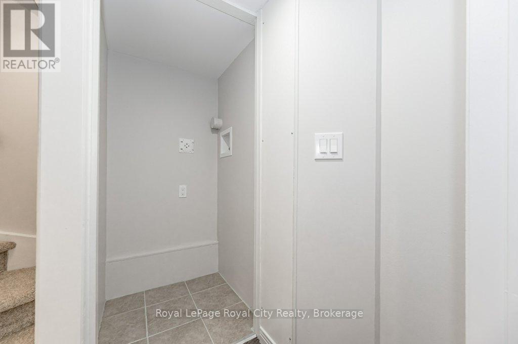 












164 SUFFOLK STREET W

,
Guelph (Downtown),




Ontario
N1H2J8

