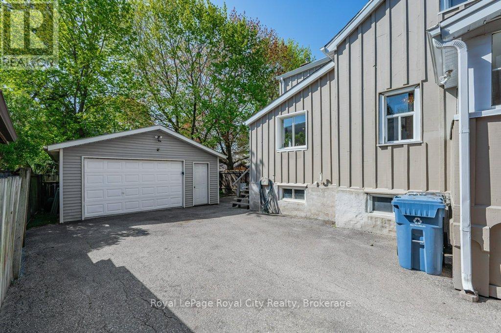 












164 SUFFOLK STREET W

,
Guelph (Downtown),




Ontario
N1H2J8

