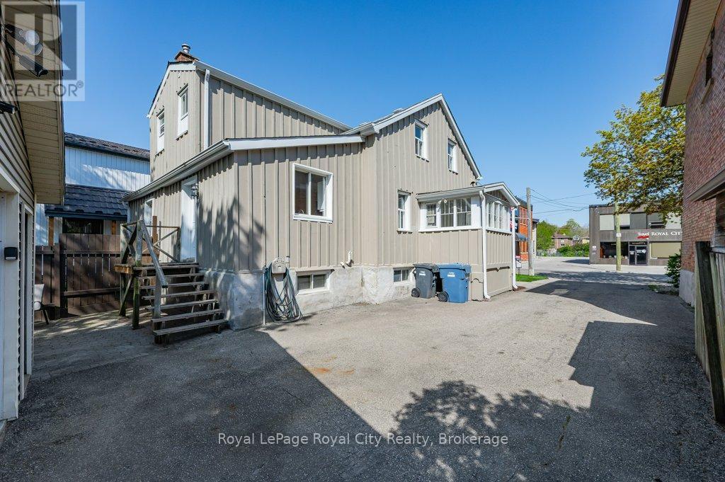 












164 SUFFOLK STREET W

,
Guelph (Downtown),




Ontario
N1H2J8


