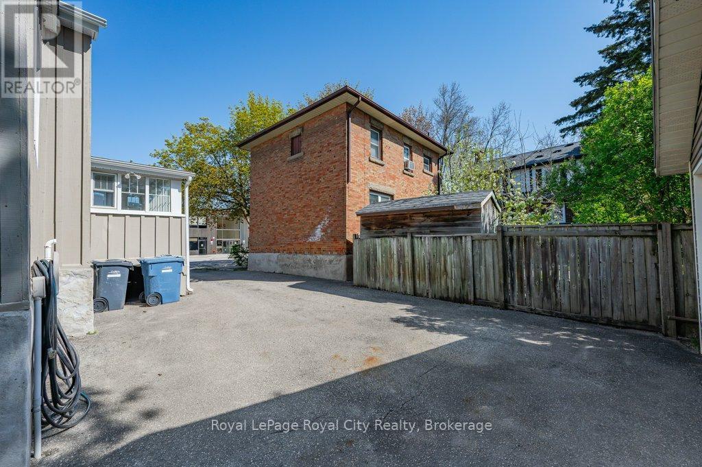 












164 SUFFOLK STREET W

,
Guelph (Downtown),




Ontario
N1H2J8

