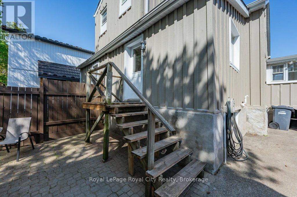 












164 SUFFOLK STREET W

,
Guelph (Downtown),




Ontario
N1H2J8


