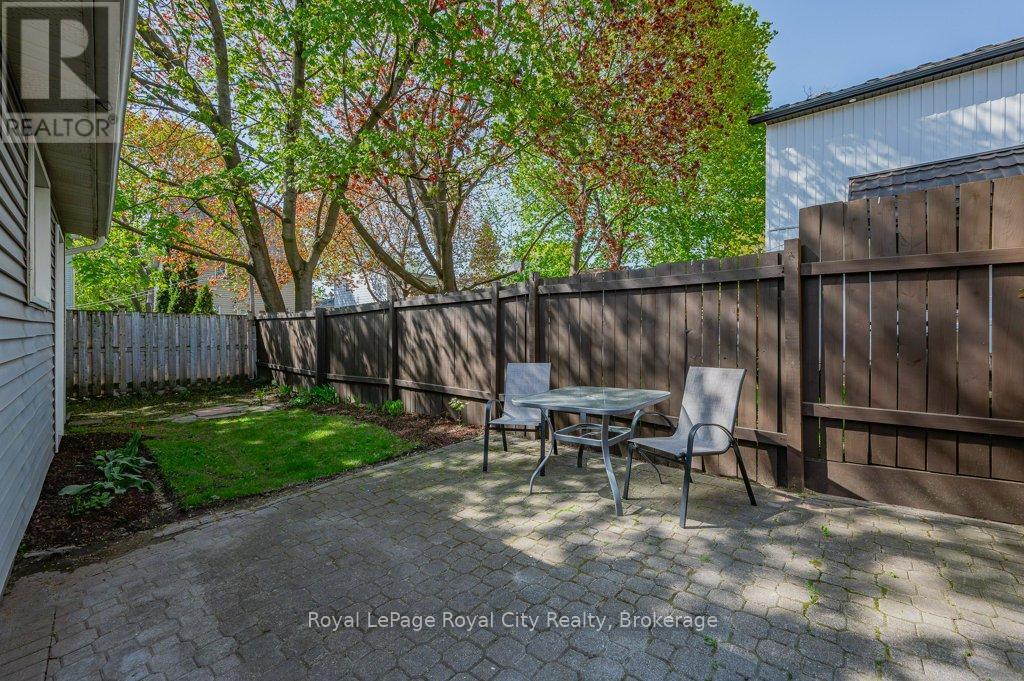












164 SUFFOLK STREET W

,
Guelph (Downtown),




Ontario
N1H2J8

