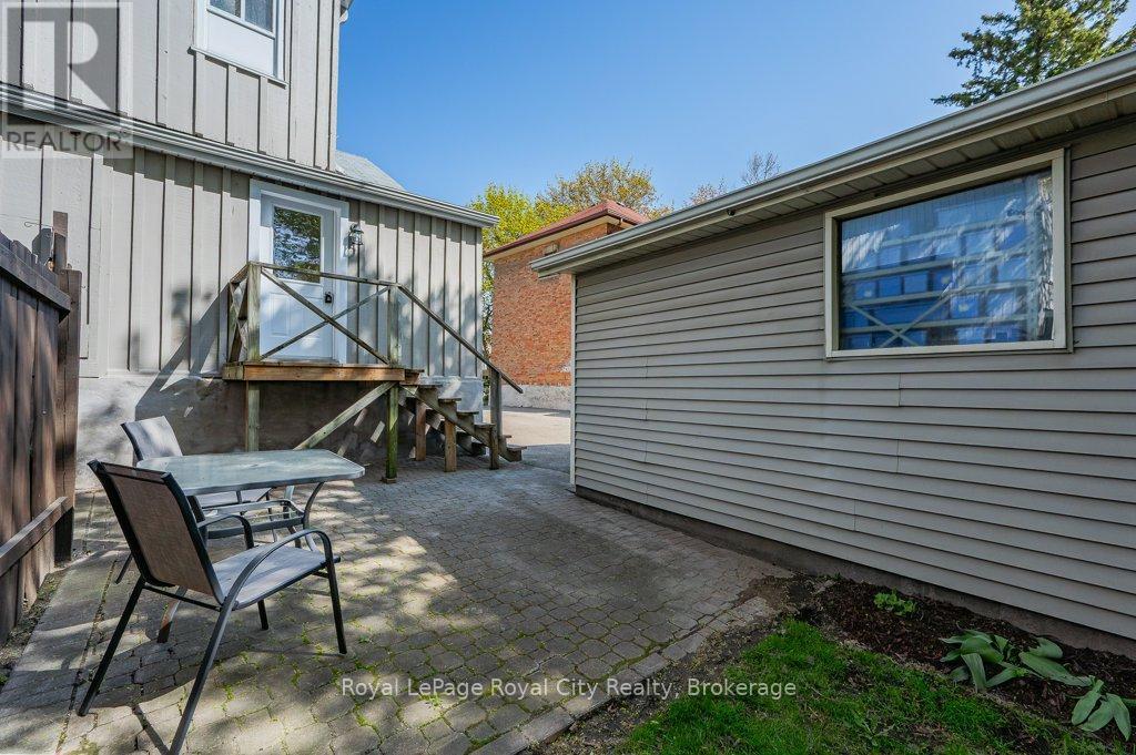 












164 SUFFOLK STREET W

,
Guelph (Downtown),




Ontario
N1H2J8

