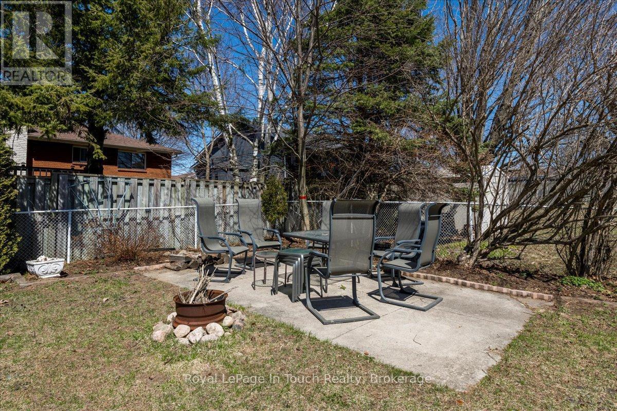












93 EDWARD STREET

,
Penetanguishene,




Ontario
L9M1J3

