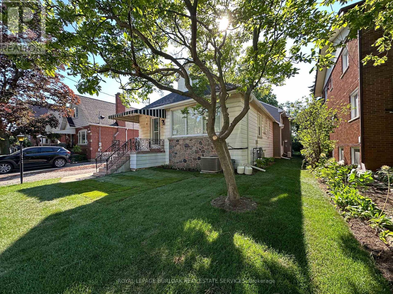 












38 VIEWPOINT AVENUE

,
Hamilton,




Ontario
L8V2S5


