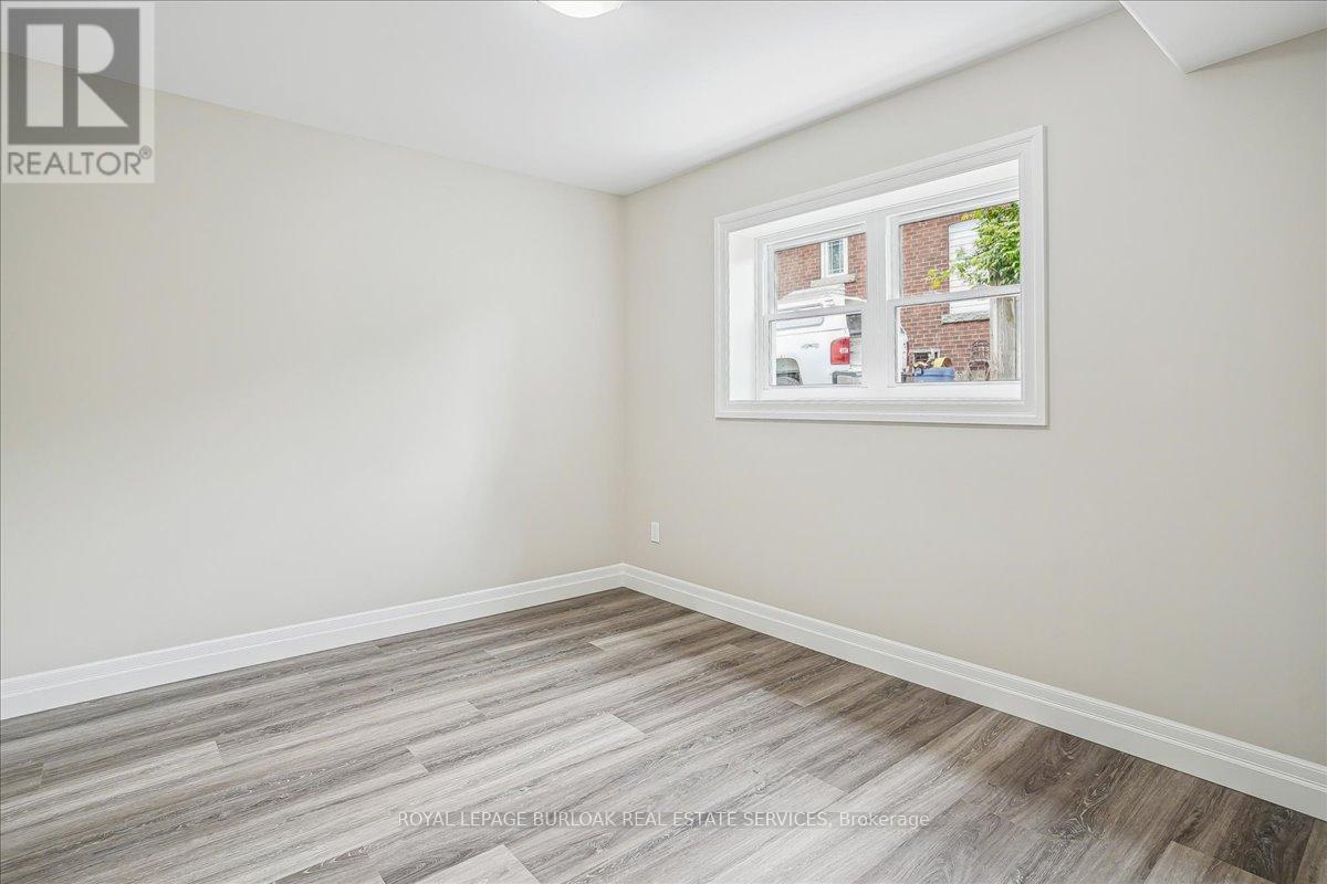 












38 VIEWPOINT AVENUE

,
Hamilton,




Ontario
L8V2S5


