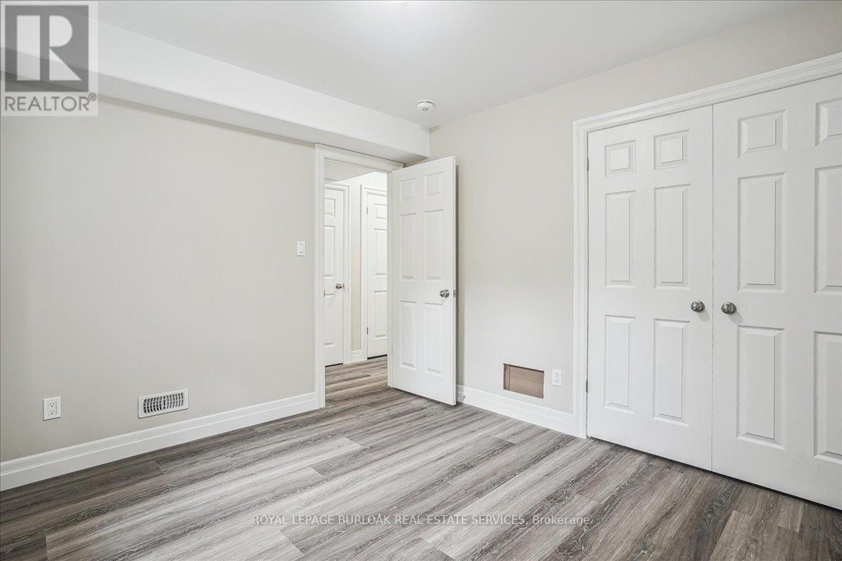 












38 VIEWPOINT AVENUE

,
Hamilton,




Ontario
L8V2S5

