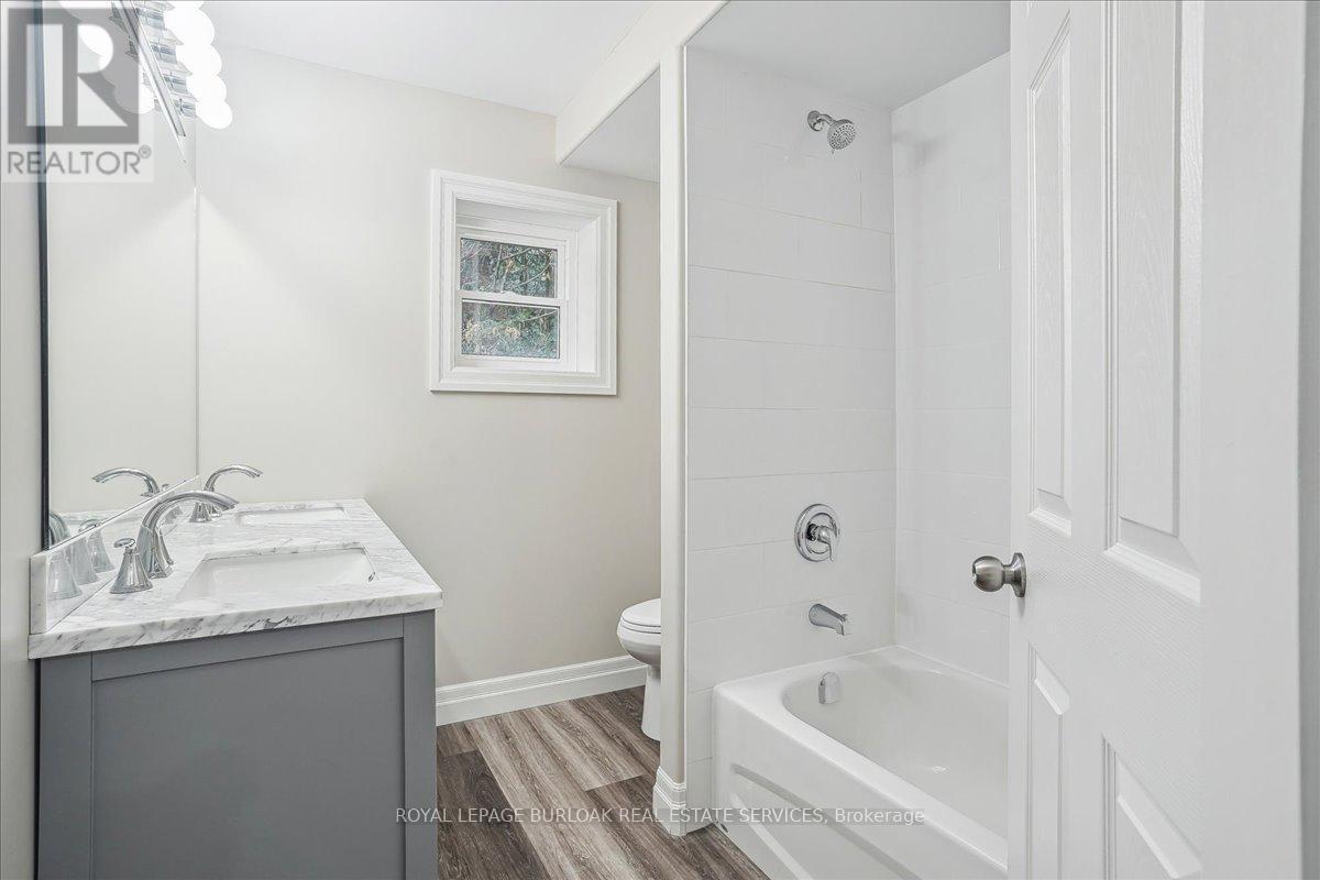 












38 VIEWPOINT AVENUE

,
Hamilton,




Ontario
L8V2S5

