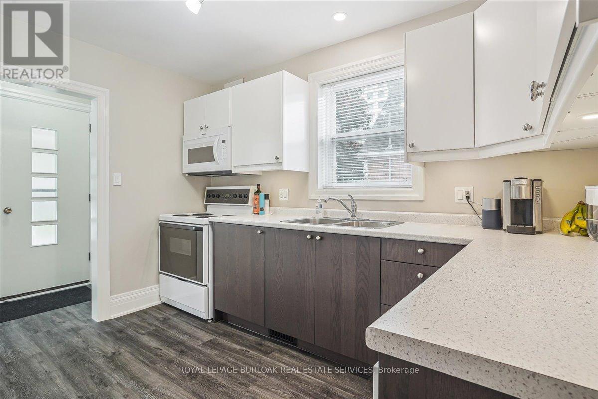 












38 VIEWPOINT AVENUE

,
Hamilton,




Ontario
L8V2S5

