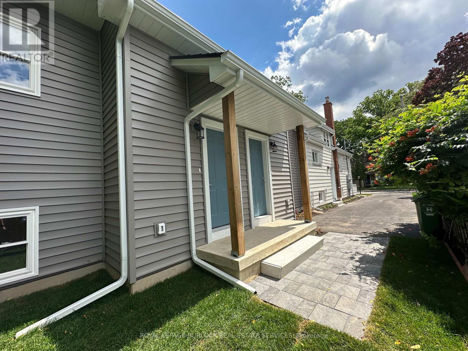 












38 VIEWPOINT AVENUE

,
Hamilton,




Ontario
L8V2S5

