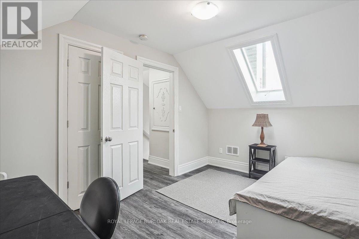 












38 VIEWPOINT AVENUE

,
Hamilton,




Ontario
L8V2S5


