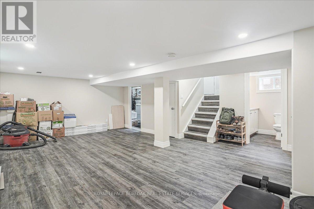 












38 VIEWPOINT AVENUE

,
Hamilton,




Ontario
L8V2S5

