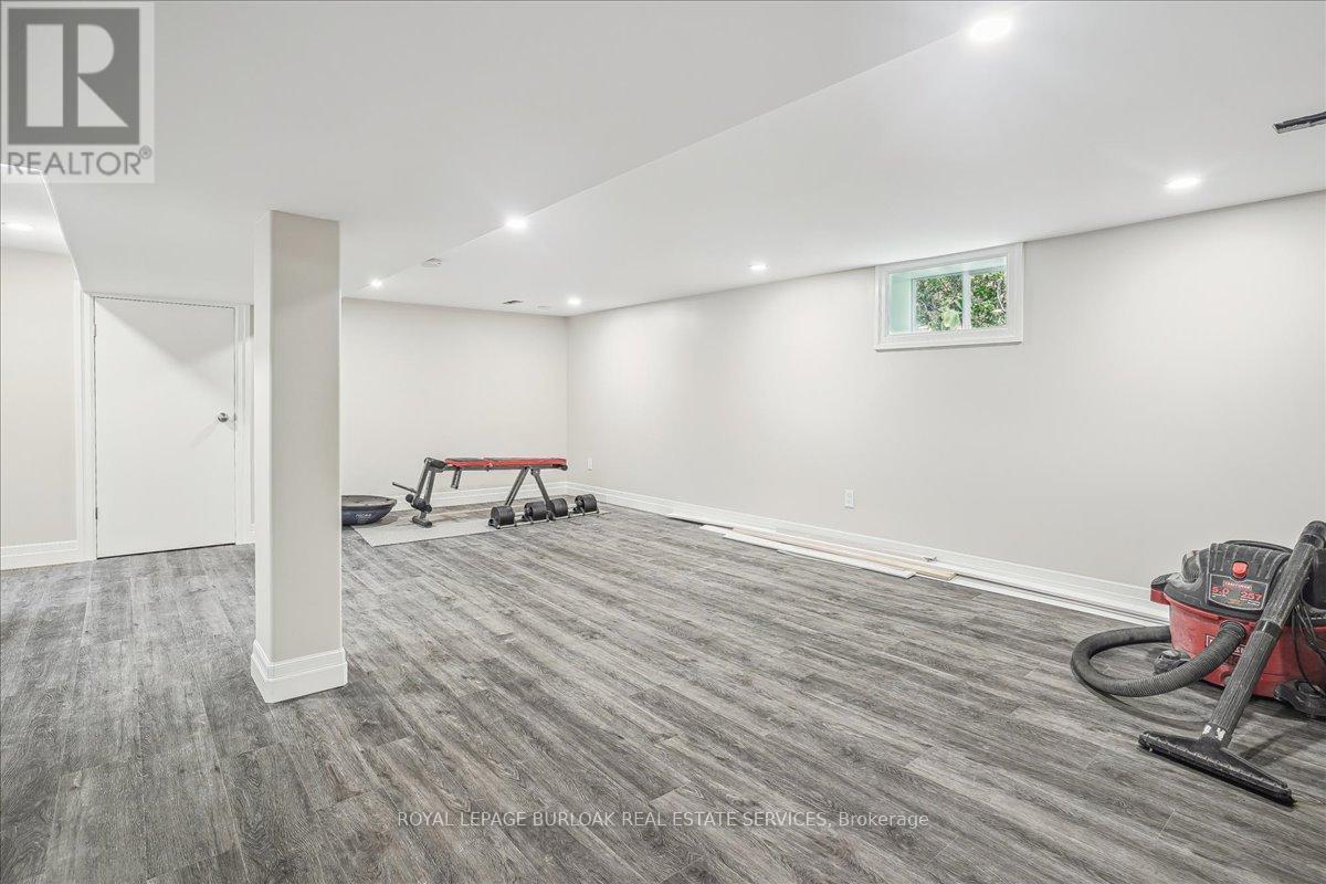 












38 VIEWPOINT AVENUE

,
Hamilton,




Ontario
L8V2S5

