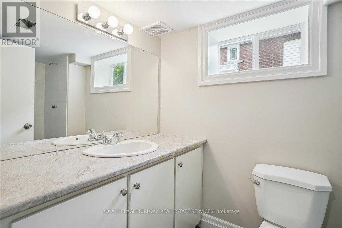 












38 VIEWPOINT AVENUE

,
Hamilton,




Ontario
L8V2S5

