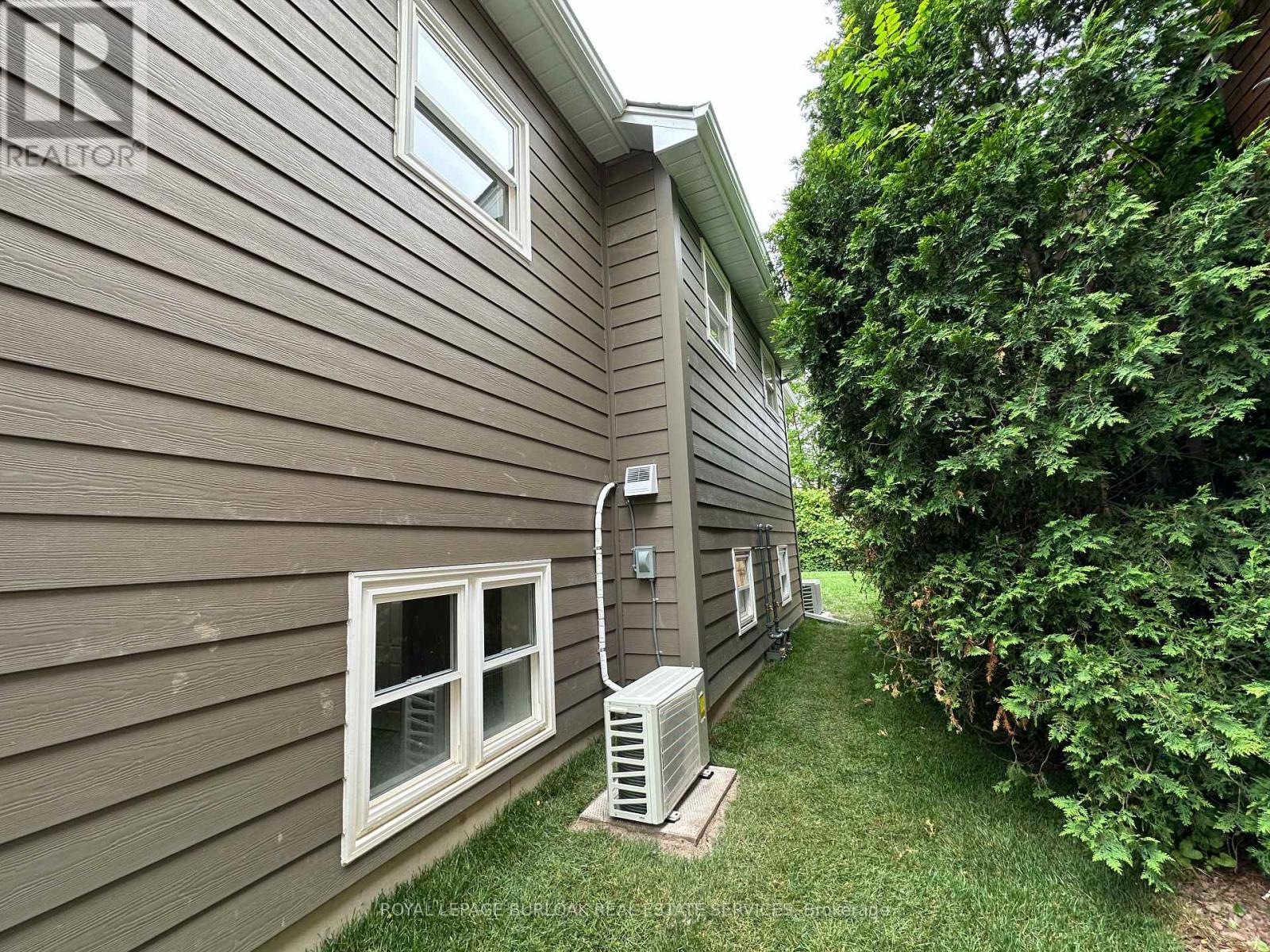 












38 VIEWPOINT AVENUE

,
Hamilton,




Ontario
L8V2S5

