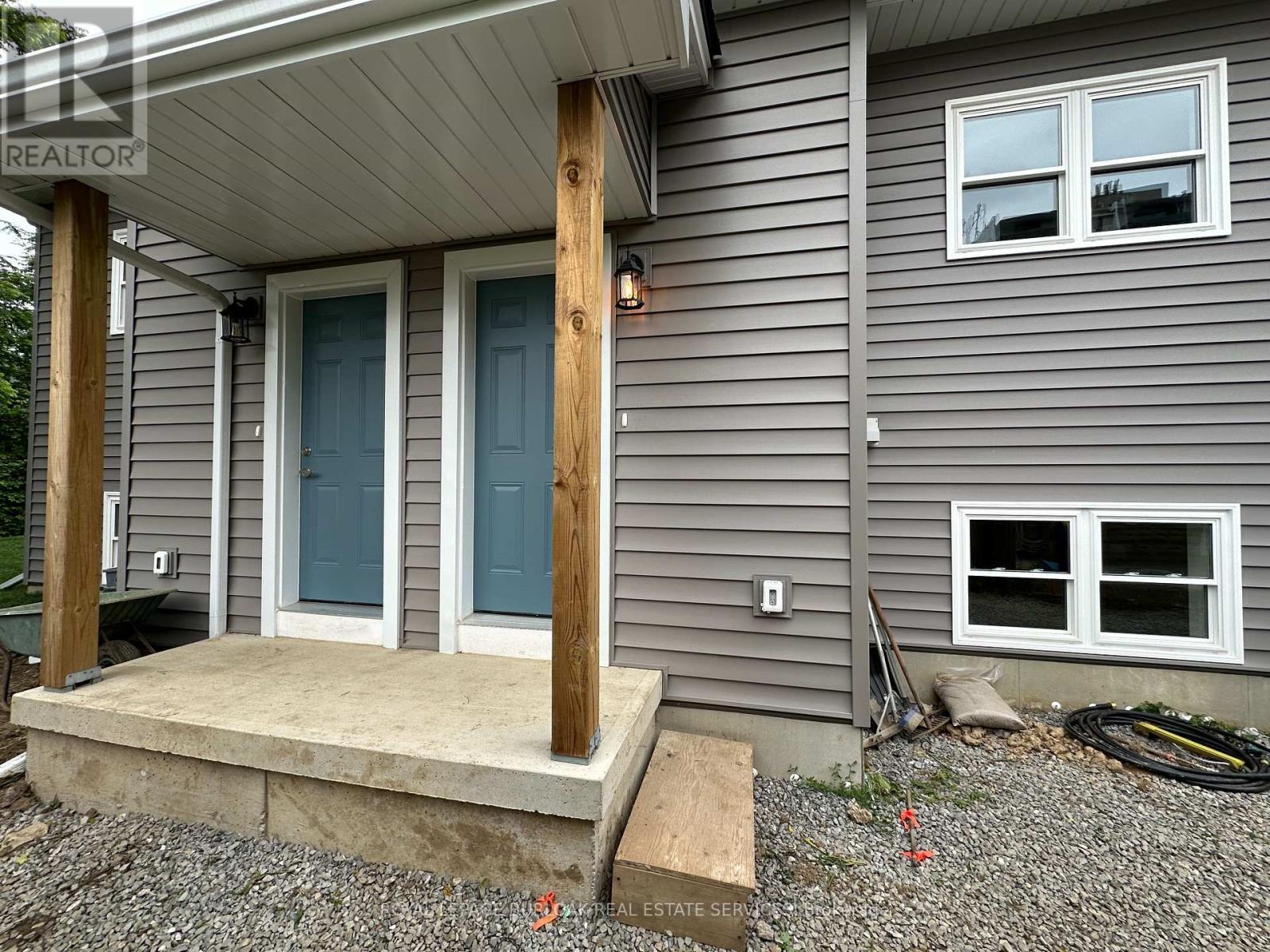 












38 VIEWPOINT AVENUE

,
Hamilton,




Ontario
L8V2S5

