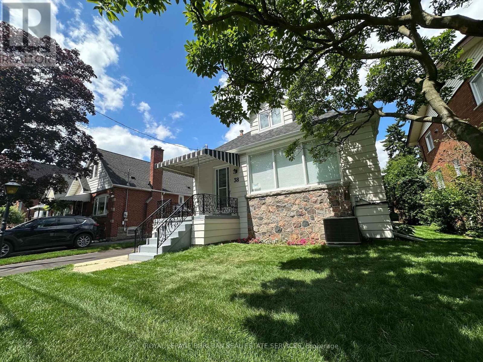 












38 VIEWPOINT AVENUE

,
Hamilton,




Ontario
L8V2S5

