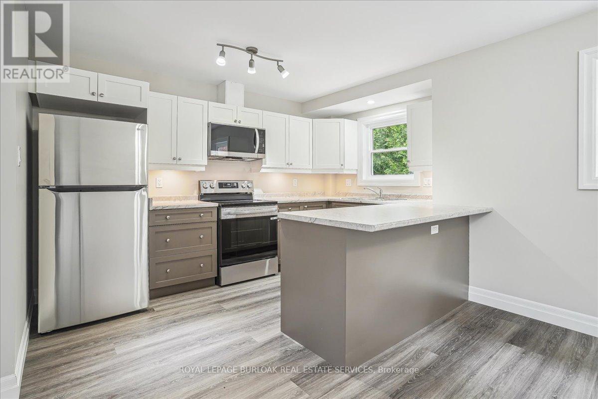












38 VIEWPOINT AVENUE

,
Hamilton,




Ontario
L8V2S5

