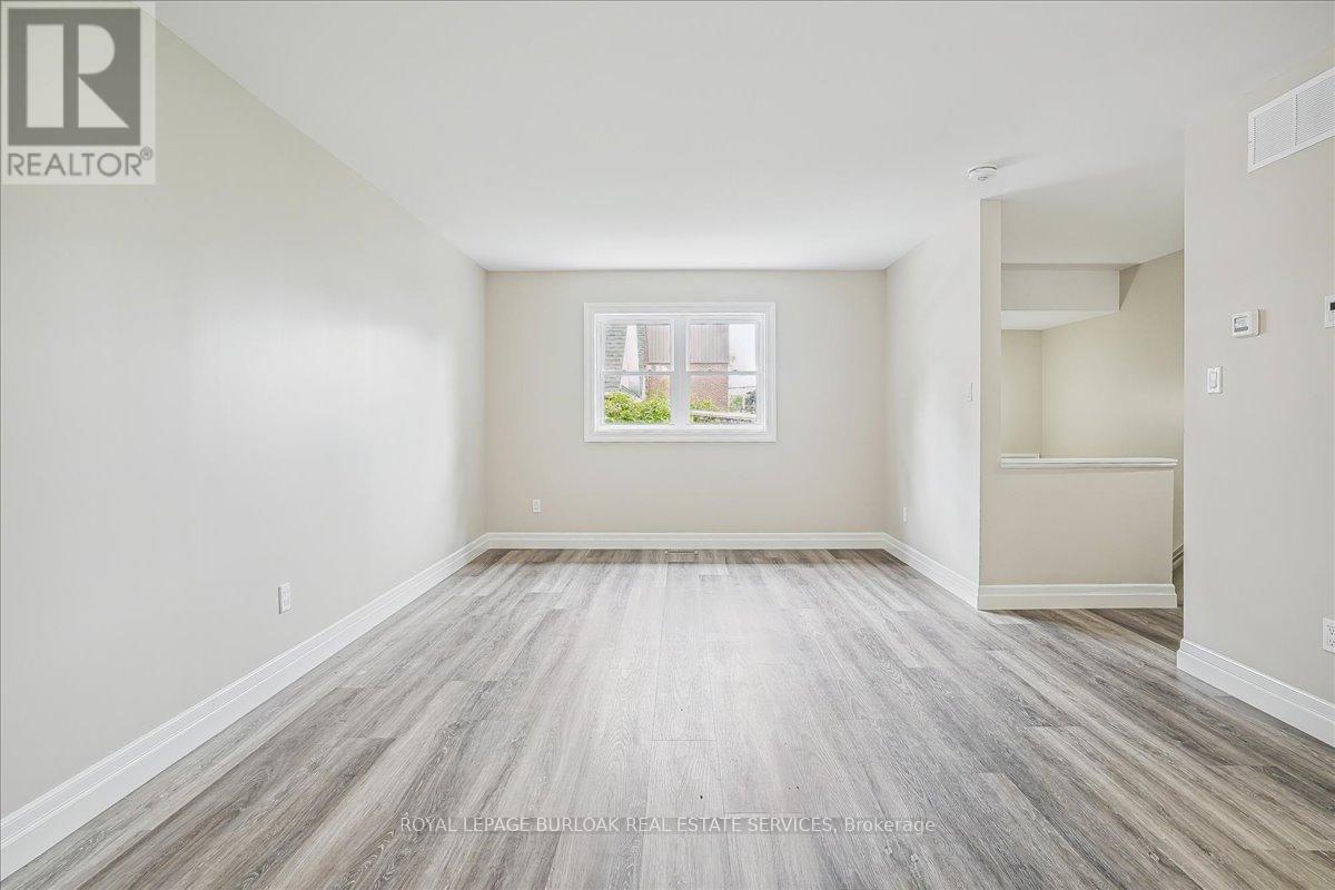 












38 VIEWPOINT AVENUE

,
Hamilton,




Ontario
L8V2S5


