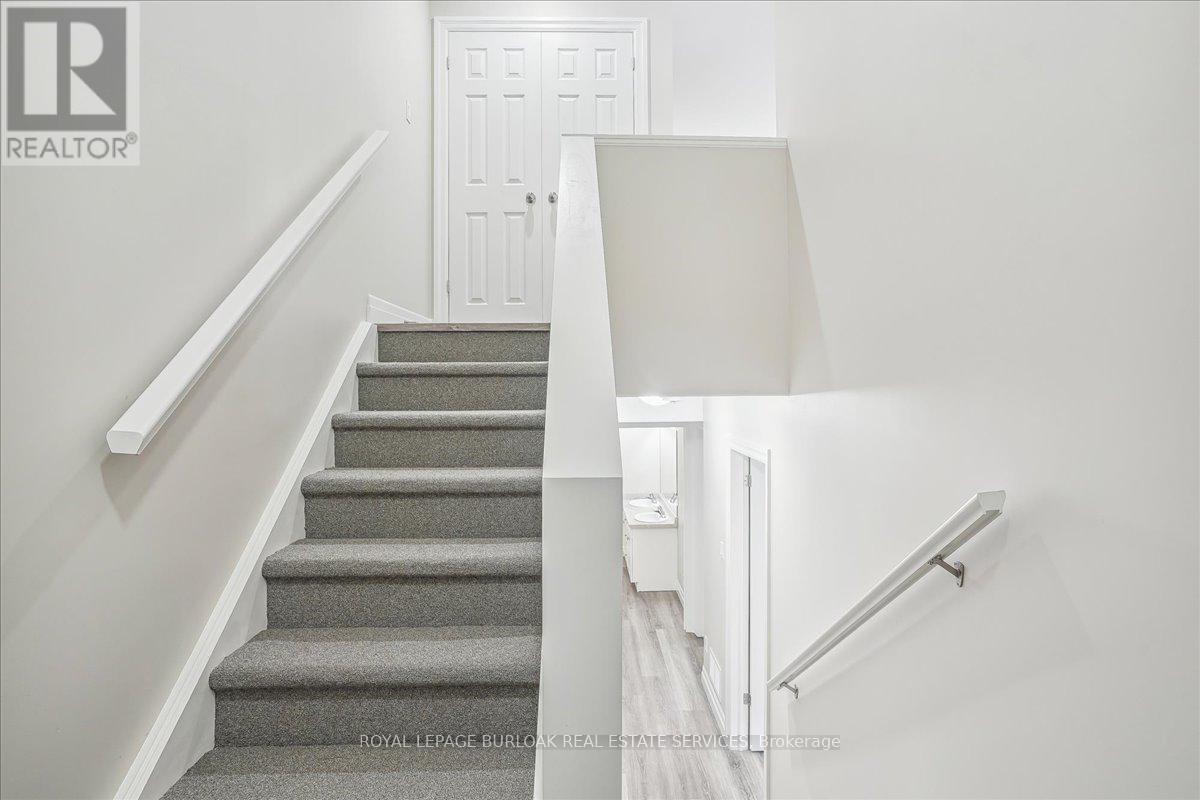 












38 VIEWPOINT AVENUE

,
Hamilton,




Ontario
L8V2S5

