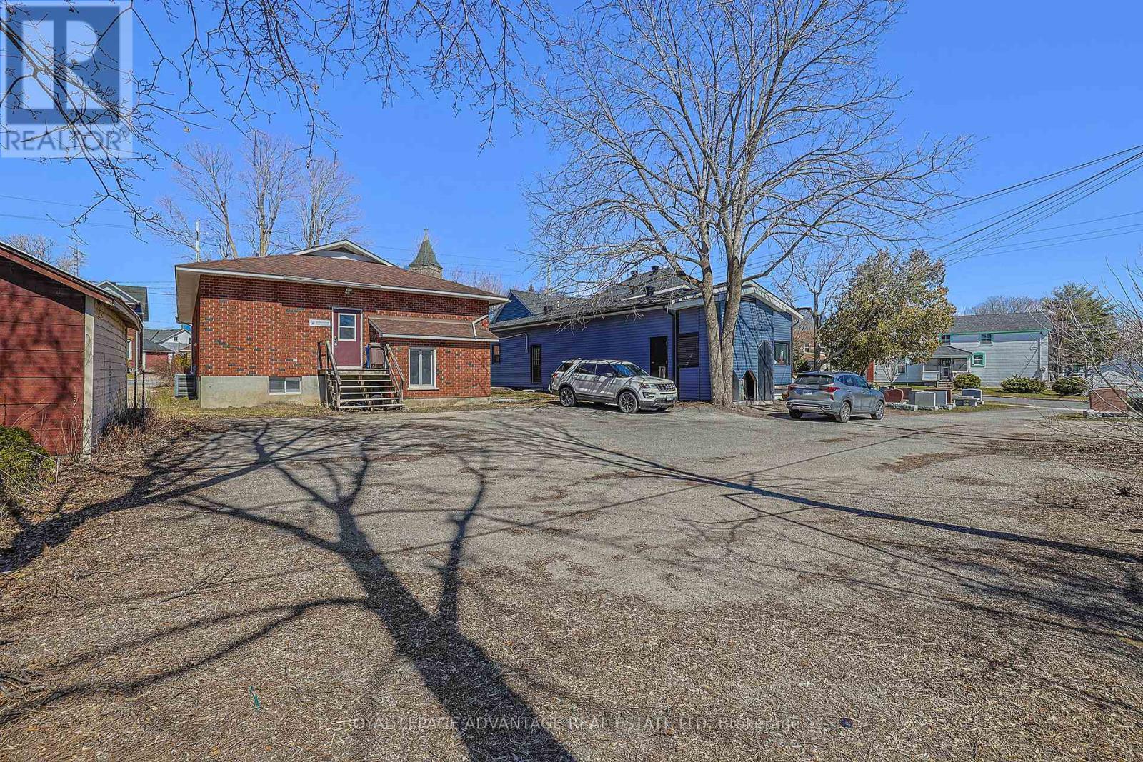 












37 WILLIAM STREET E

,
Smiths Falls,




Ontario
K7A1C3


