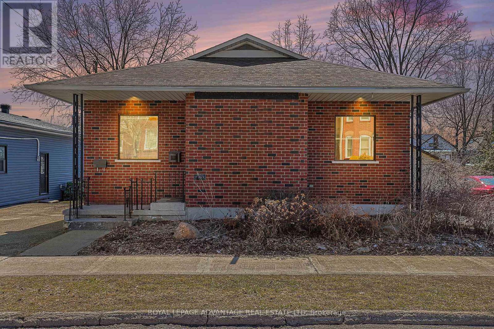 












37 WILLIAM STREET E

,
Smiths Falls,




Ontario
K7A1C3

